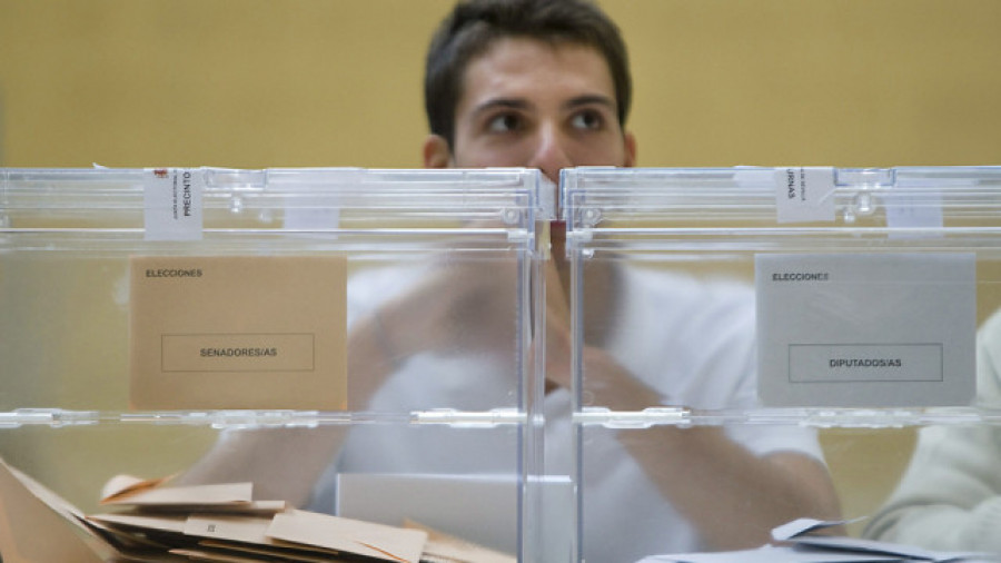 Galicia votará entre nubes y claros y recibirán con lluvia los resultados electorales y 24 grados de media