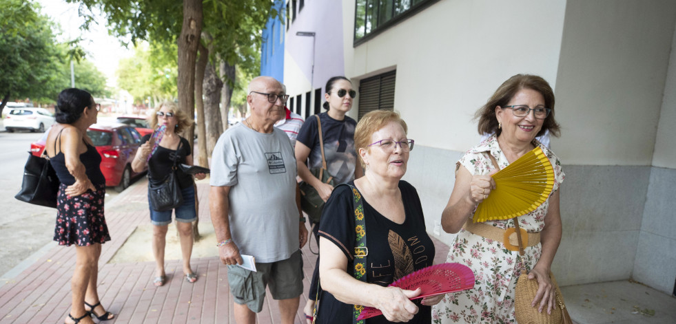 Abren los colegios electorales, dotados con ventiladores y miles de botellas de agua