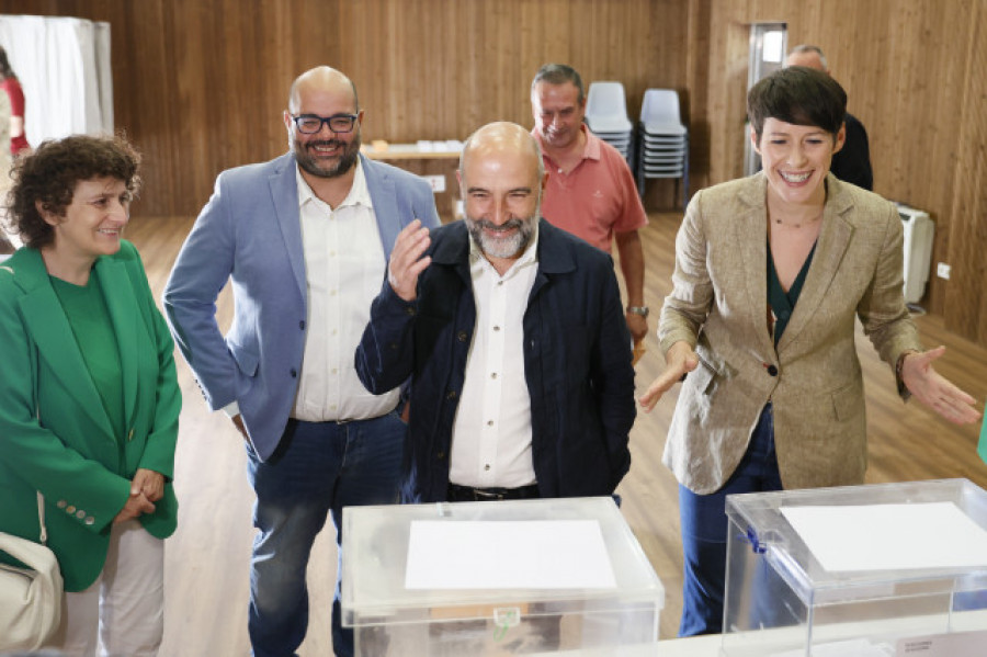 Pontón pide votar "lo mejor para Galicia" y "para defender los derechos y las libertades"