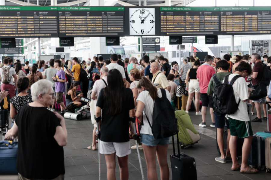 Adif investigará la incidencia que dejó casi 12.000 afectados en la línea Madrid-Valencia