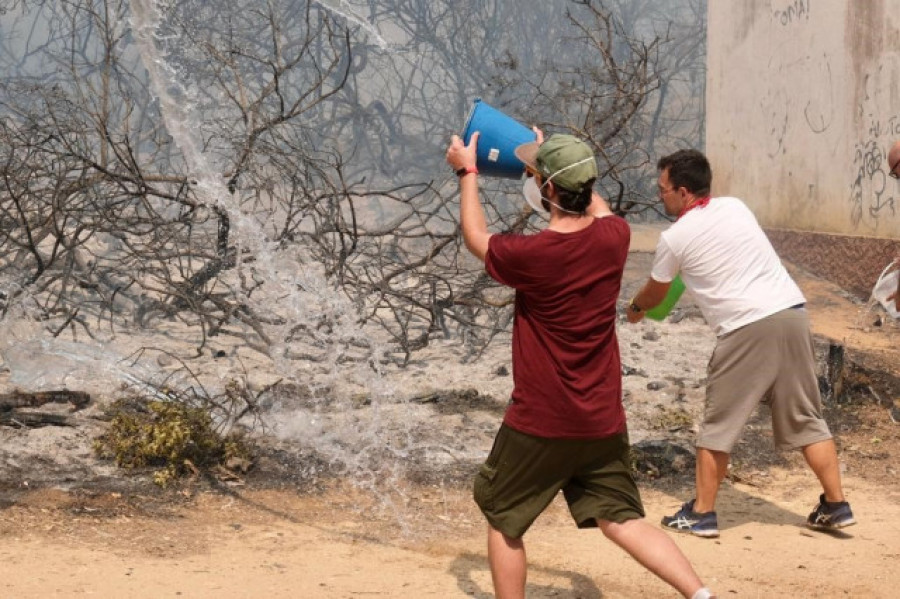 Estabilizado el incendio de Puerto Real que deja más de 40 heridos leves por humo y quemaduras