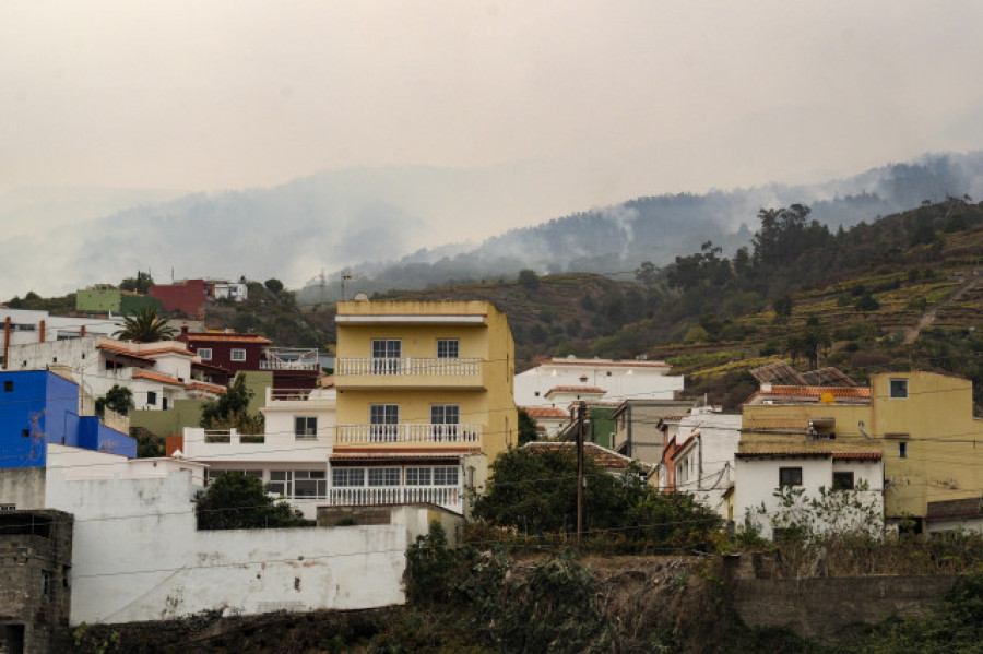 El incendio de Tenerife sigue fuera de capacidad de extinción