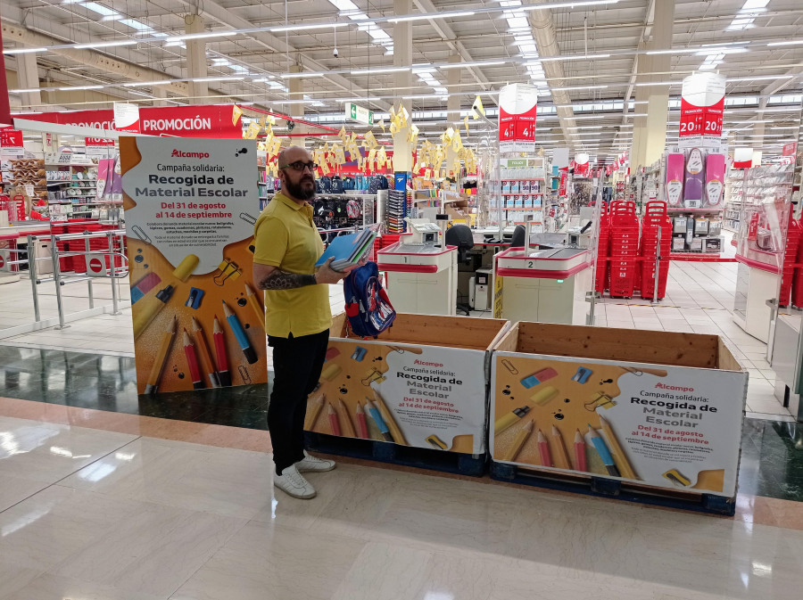 Comienza la campaña de recogida de material escolar en el Alcampo de Ferrol