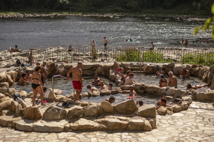 La ola de calor abrasa Galicia y los termómetros alcanzan los 43 grados