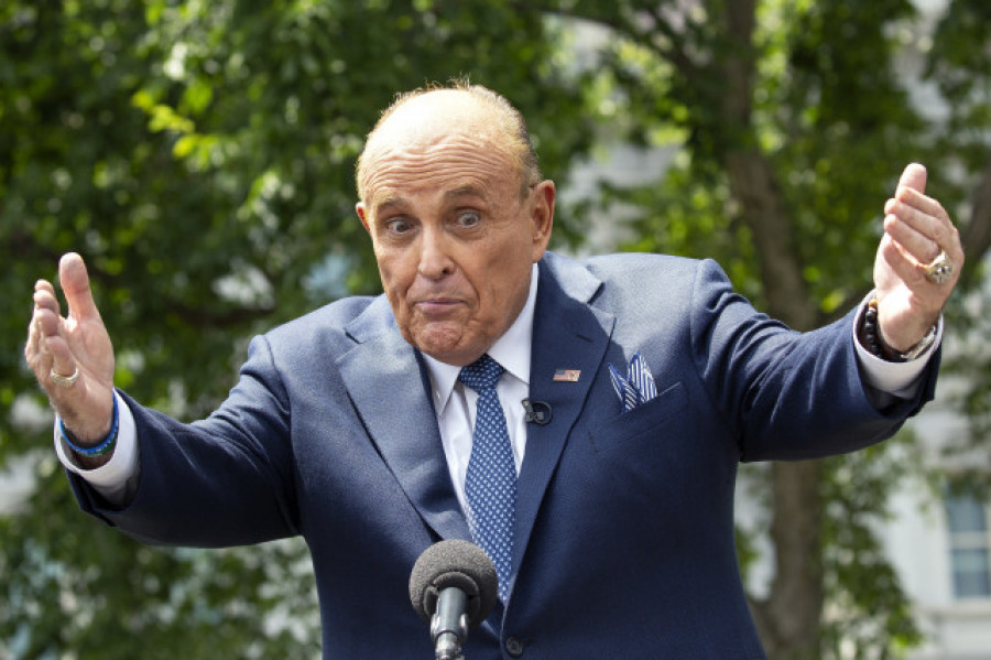 Rudy Giuliani, imputado junto a Trump, se entrega a las autoridades de Georgia