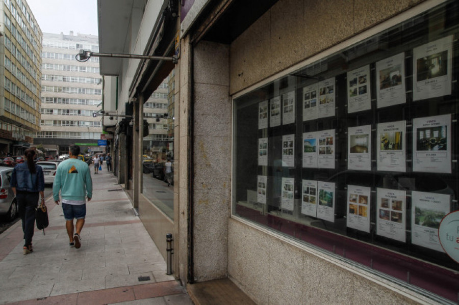 La compra de viviendas en Galicia cae un 10,9 % en julio y las hipotecas casi el 30%