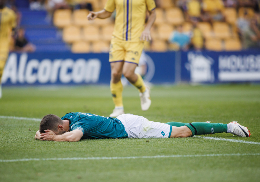 Heber Pena, baja de última hora en el Racing para el duelo ante el Burgos CF