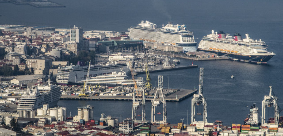 Un buque que transporta munición se refugia en Vigo desde hace una semana tras sufrir un 