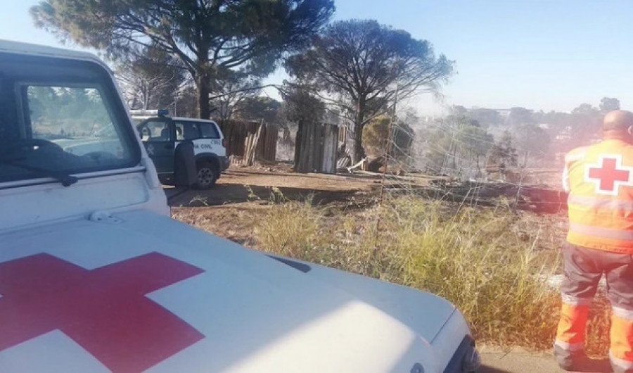 Unas 200 chabolas quemadas en el incendio de un poblado chabolista de Huelva