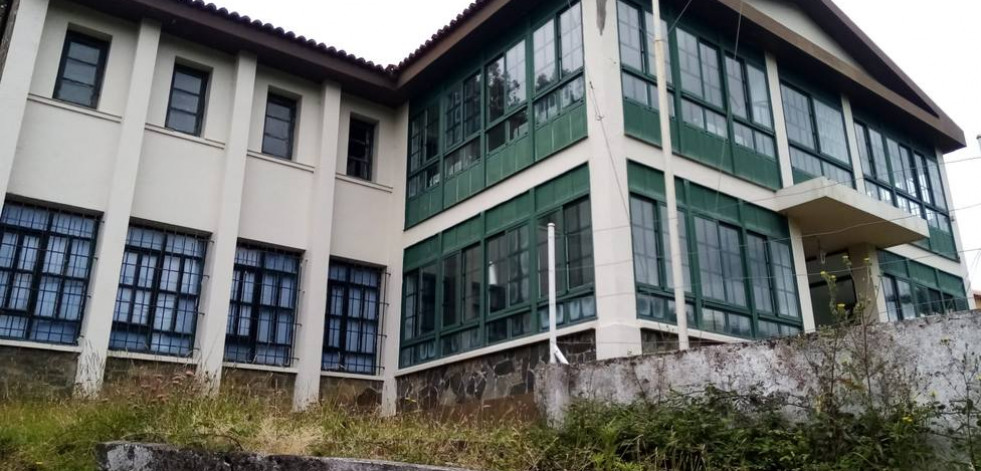Cedeira adjudica las obras del albergue en la antigua escuela unitaria de Santalla