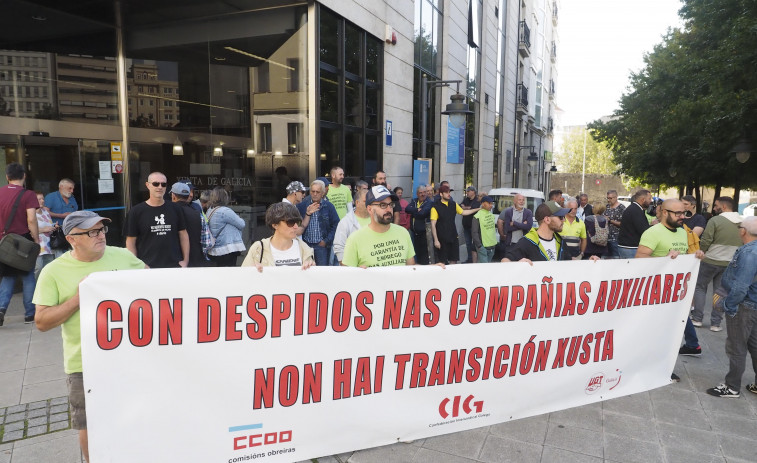 Protesta ante posibles despidos en las auxiliares de As Pontes