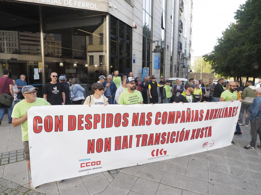 Protesta ante posibles despidos en las auxiliares de As Pontes