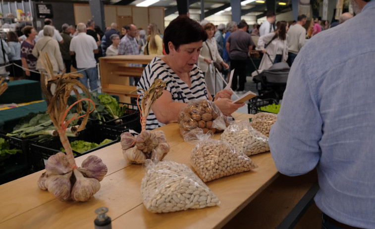 El mercado municipal de Moeche acogerá mañana una nueva edición de la Feira da Faba