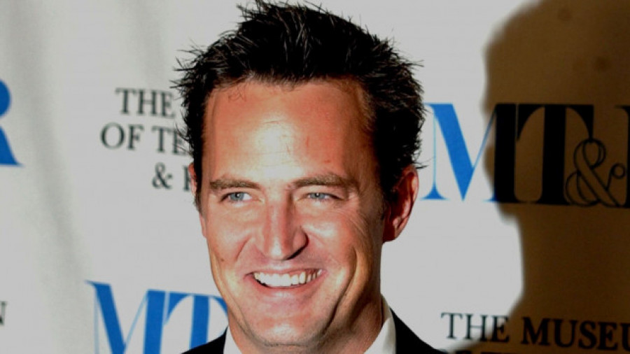 Muere Matthew Perry, Chandler Bing en "Friends", a los 54 años ahogado en un jacuzzi