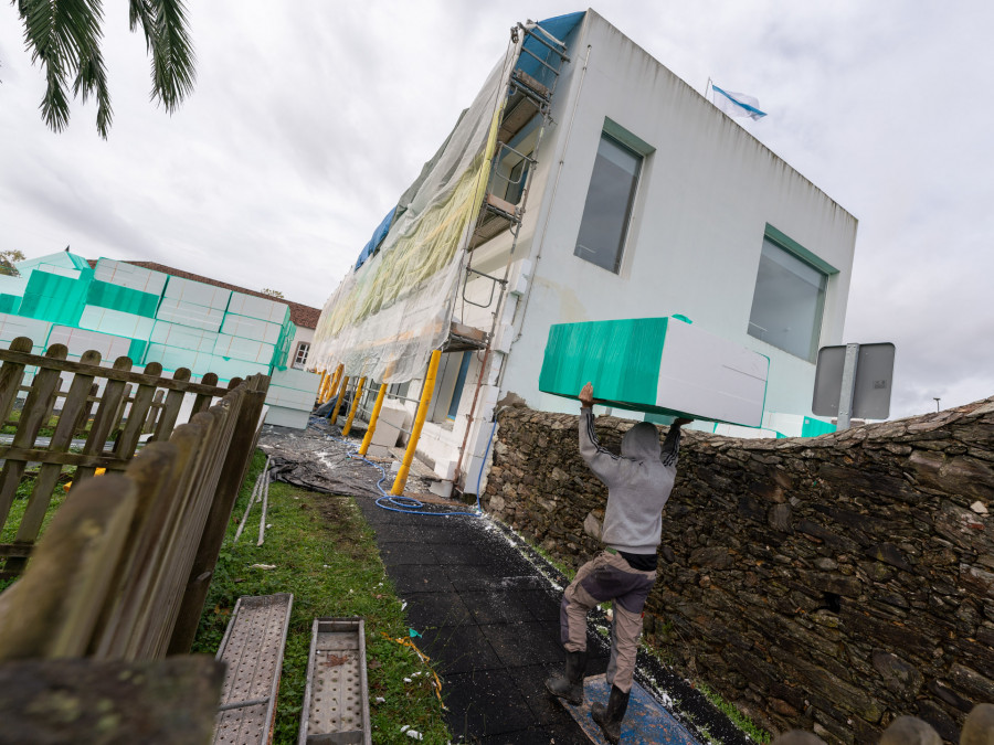 Iniciadas las obras de mejora de la envolvente de la escuela infantil de San Sadurniño