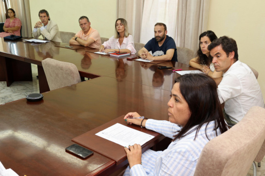 La oposición de Meis fuerza la repetición de un Pleno al que no irá