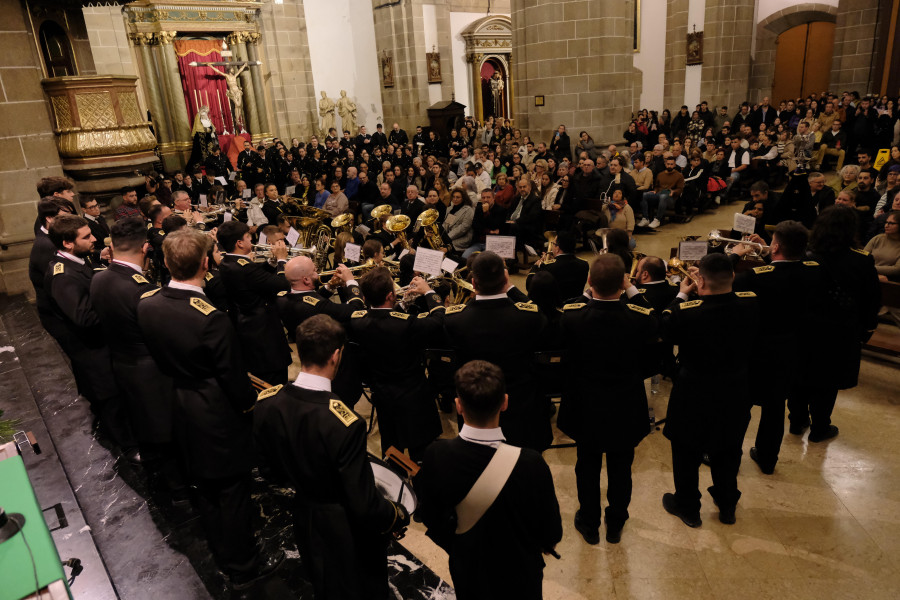 Tiempo de solidaridad aderezado con aliciente musical para los aficionados en la concatedral de Ferrol