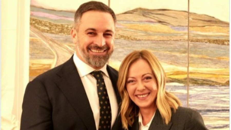 Abascal traslada a Meloni la "grave situación política" que vive España