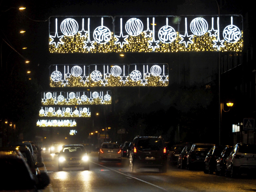 Narón se viste de Navidad, con las luces y decoraciones hasta el próximo 9 de enero