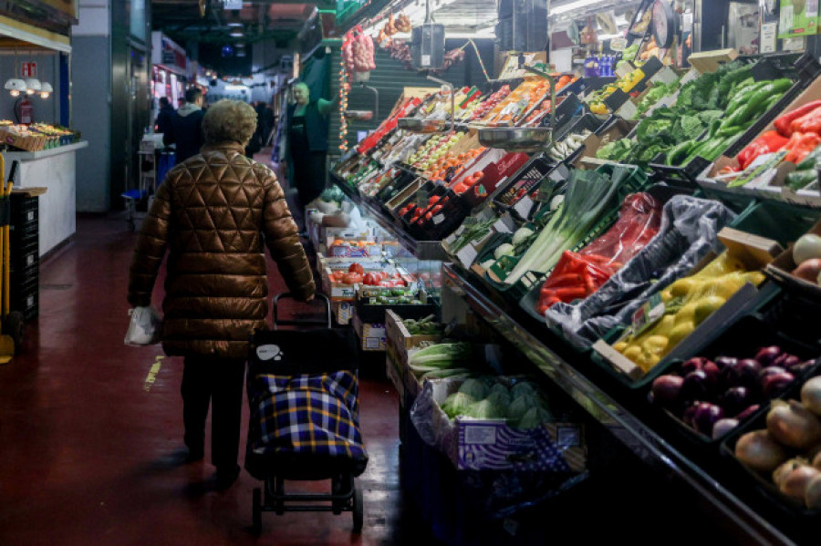 Los españoles vuelven a pagar IVA al comprar alimentos como huevos, pan, leche, frutas y aceite de oliva