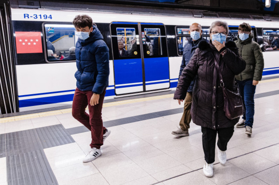 Sanidad plantea mascarilla obligatoria en centros sanitarios y "autobaja" médica por la gripe