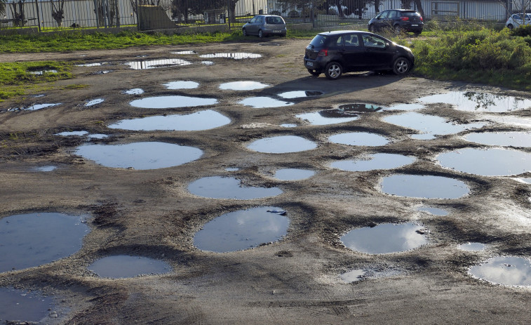 Estacionar en un paisaje lunar como aparcamiento alternativo en Ferrol