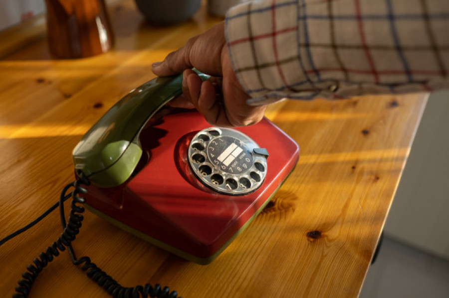 El teléfono fijo sigue disminuyendo su presencia en España hasta el 53,9 % de los hogares