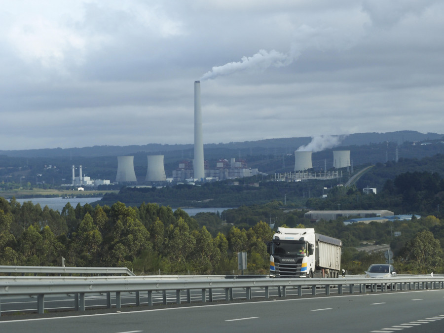 El BNG pide que el entorno de la chimenea de Endesa As Pontes sea BIC