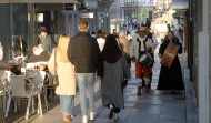 El buen tiempo anima las ventas en el primer sábado de apertura de tarde del comercio en Ferrol