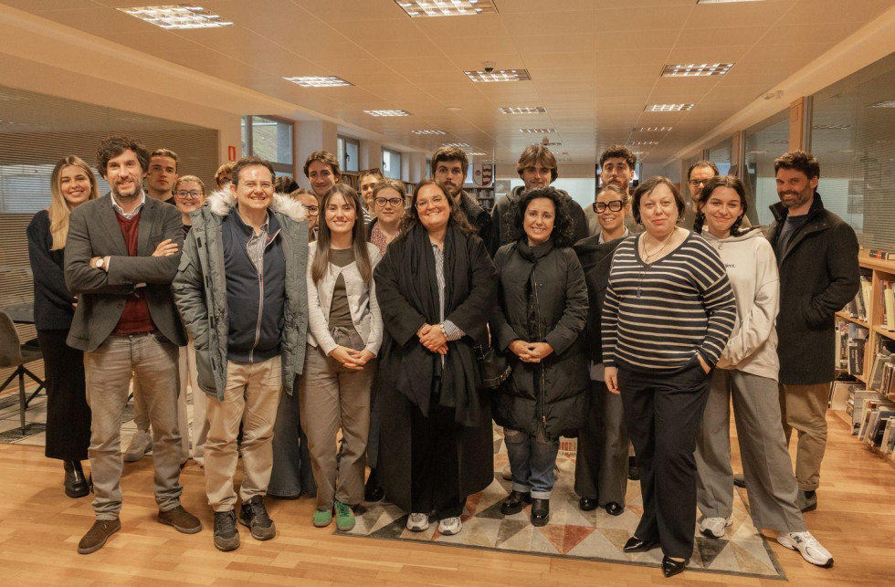 Los alumnos de arquitectura de Cesuga presentan sus TFG a la alcaldesa de Cee