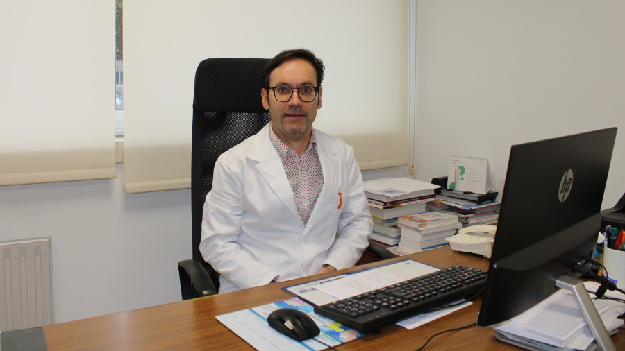 Óscar Suárez, especialista en dermatología en el Hospital Ribera Juan Cardona: "Los cambios bruscos de temperatura son perjudiciales"