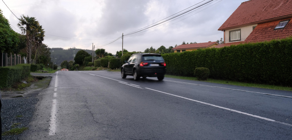 Los servicios sanitarios atienden a dos personas implicadas en un accidente vial en Pontedeume