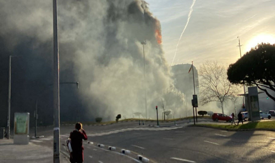 El juez autoriza a los afectados del incendio de Valencia a entrar en sus casas para retirar enseres personales