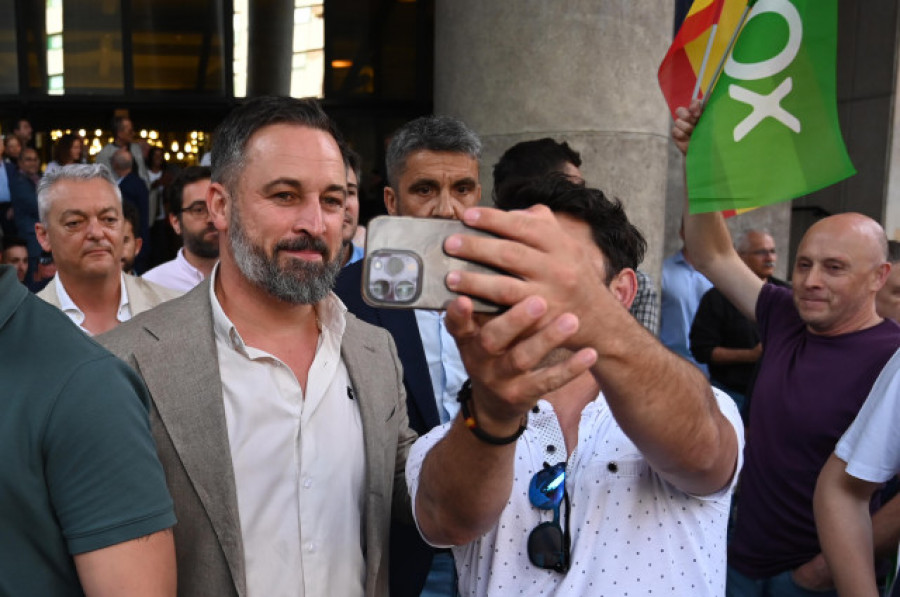 Abascal abraza el eslogan de Trump en EEUU: "hacer a España grande de nuevo"