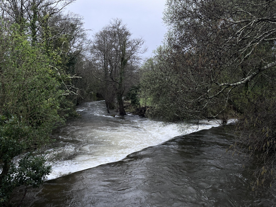 Tensión entre los vecinos de Neda ante la posibilidad de nuevas inundaciones