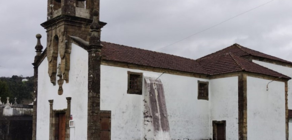 El mal estado de la iglesia de Sedes, en Narón, obliga a cancelar oficios