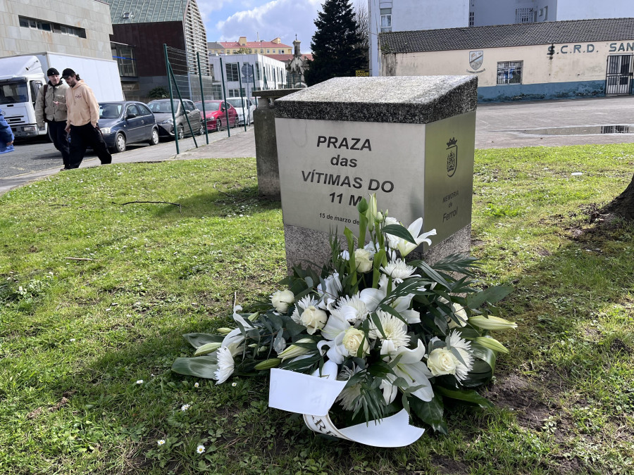 Ofrenda floral y minuto de silencio en Ferrol y Narón, en recuerdo del 11-M