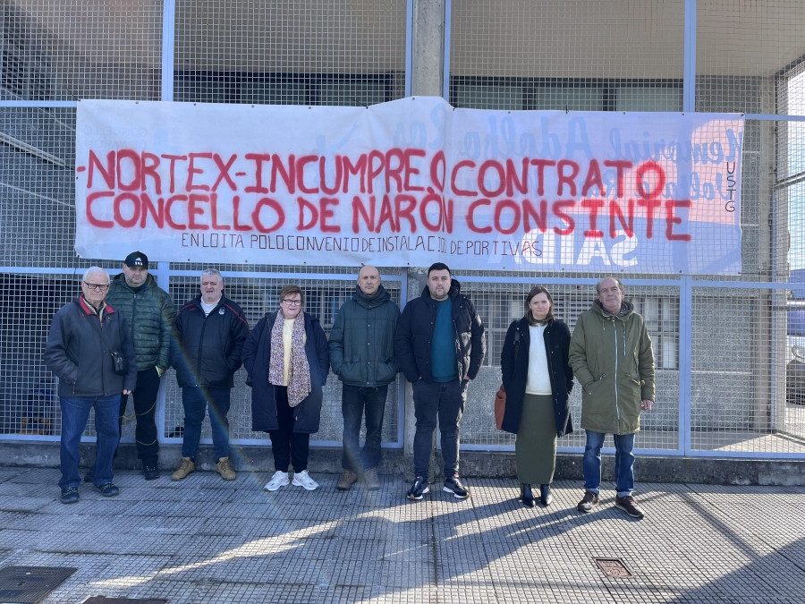 Arranca la huelga indefinida de los trabajadores de la piscina del polideportivo de A Gándara