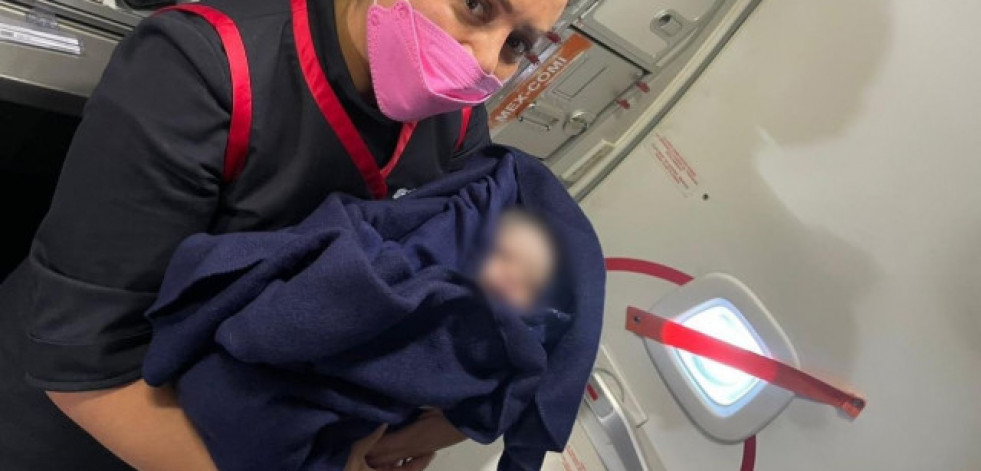 Una mujer da a luz en un avión de Aeroméxico