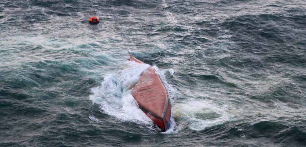 Mueren ocho tripulantes de un barco surcoreano tras volcar frente a la costa de Japón