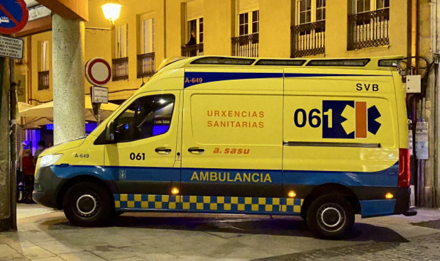 Herido el conductor de un camión que transportaba leche tras volcar en Tordoia