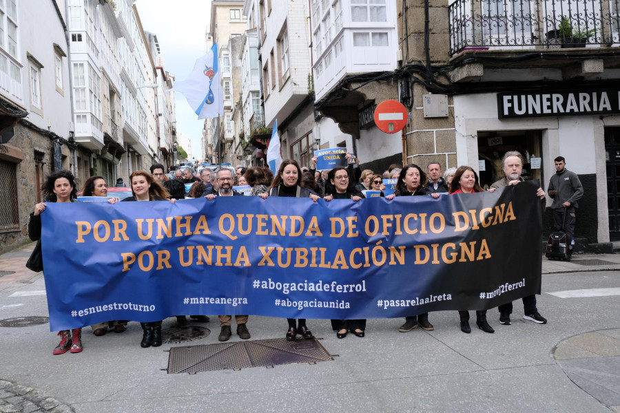 El turno de oficio se echa a la calle para reclamar derechos laborales básicos y el fin de la mutualidad