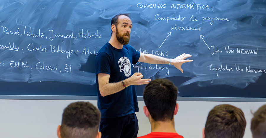 El presentador de Órbita Laika imparte una charla en el Campus sobre Inteligencia Artificial