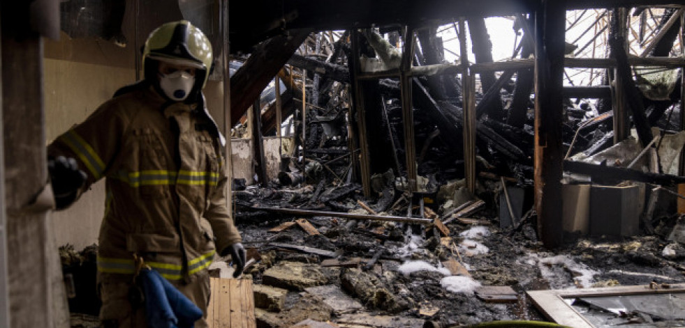 La investigación de la causa del incendio en la histórica bolsa de Copenhague podría durar meses