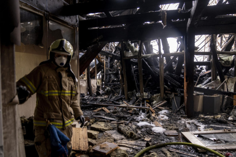 La investigación de la causa del incendio en la histórica bolsa de Copenhague podría durar meses