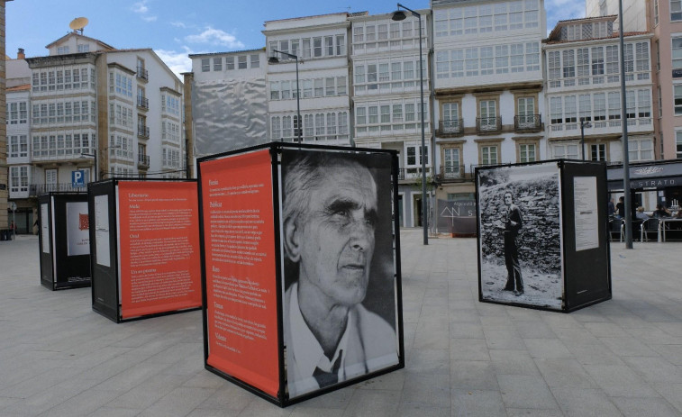 A mostra que homenaxea ao poeta Carlos Oroza xa está no Cantón