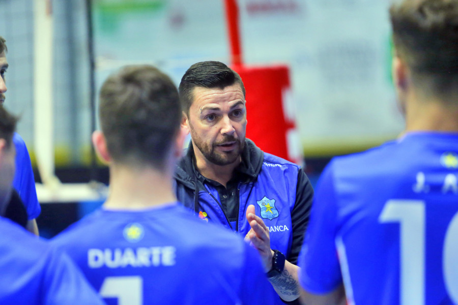 Pablo Gómez Parga, entrenador del Intasa San Sadurniño: “Ahora hay un sabor agridulce pero en un rato nos daremos cuenta de la barbaridad que acabamos de hacer”