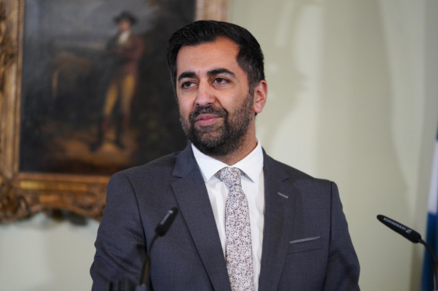 El independentista Humza Yousaf dimite como ministro principal de Escocia