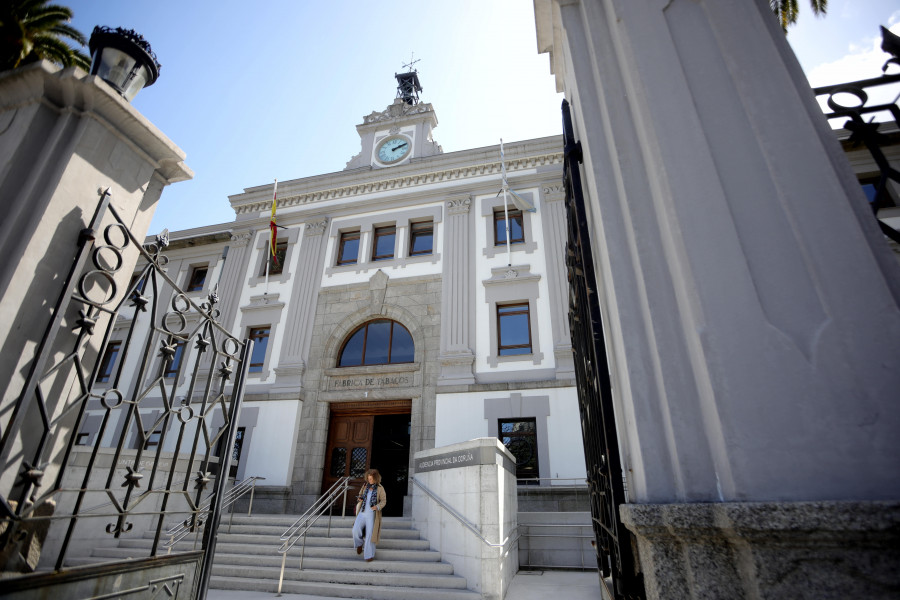 Piden tres años de cárcel para dos amigos que fingieron un accidente de tráfico en Ferrol