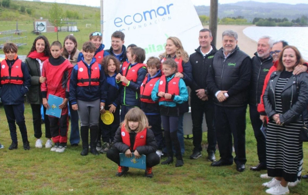 El Club de Vela Fluvial de As Pontes recibe el premio ‘Ponte las pilas y recicla’